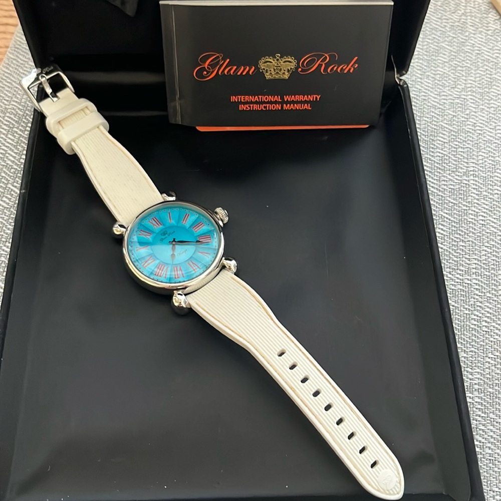 Glam Rock Vintage Glam White Silicone Band Watch